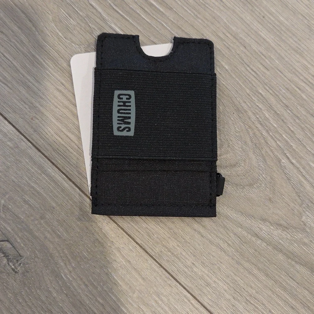 NWT- CHUMS Bandit Lo-pro Wallet